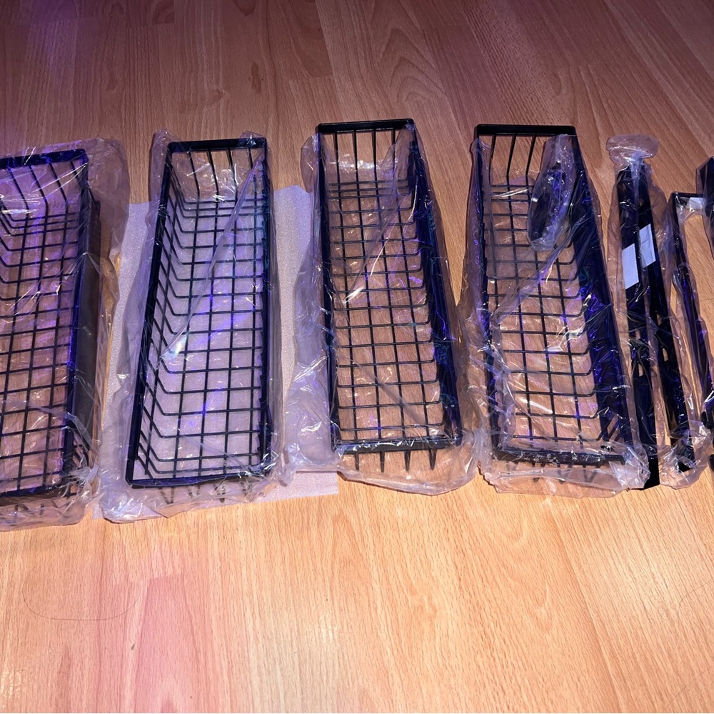 Refrigerator storage rack